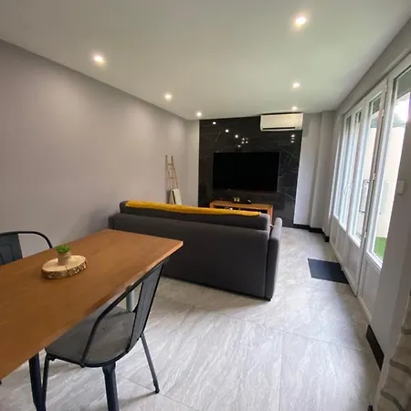 Apartment Standing Bord De