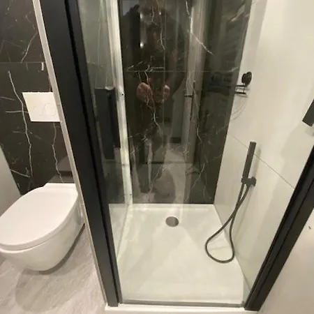 Standing Bord De Appartement