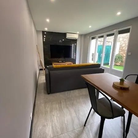 Standing Bord De Appartement